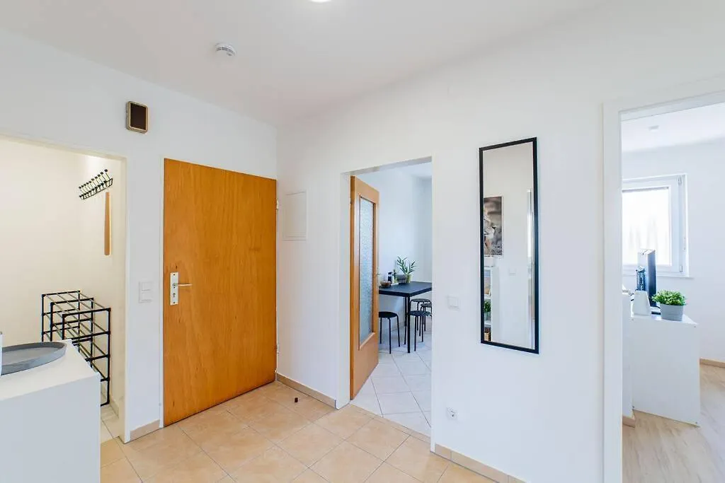Schoene Mitarbeiter Wohnung In Zirndorf 0*,  Almanya