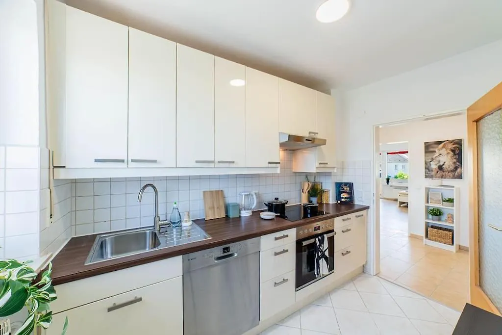 Schoene Mitarbeiter Wohnung In Zirndorf 0*,  Almanya